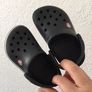 Black Crocs size 6